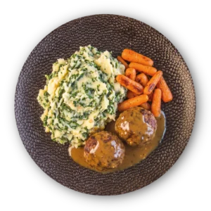 Boerenkoolstamppot met knolselderij, COOKD Gehaktballen, mosterdjus en geroosterde bospeen van COOKD